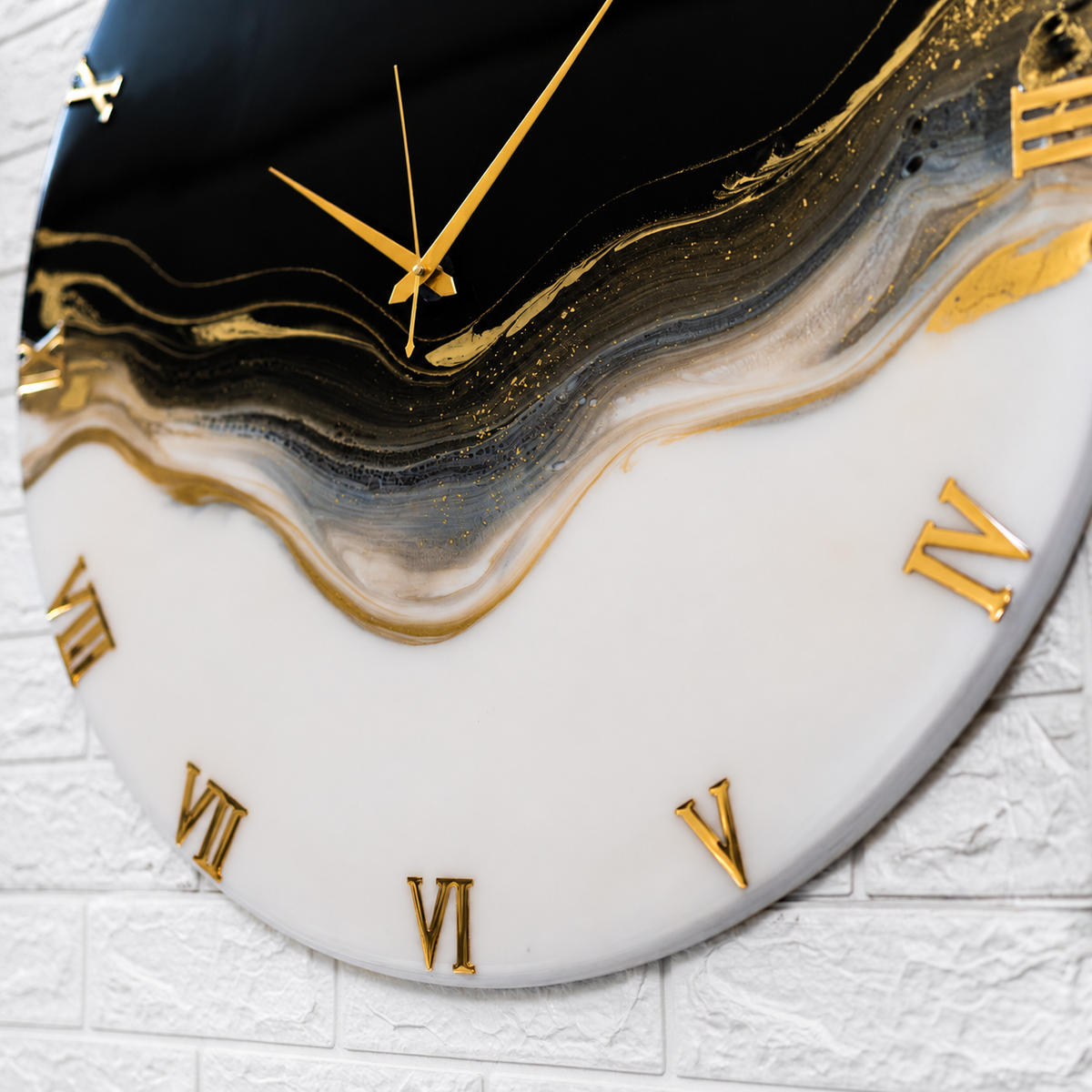 Monochrome Current handmade resin clock — design reference 3